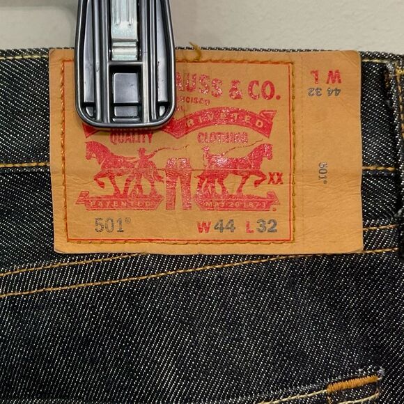 Levi’s 501 Black Denim Jeans Shrink to Fit Sz 44 x 32 No Fading Button Fly 2015 - Picture 2 of 8